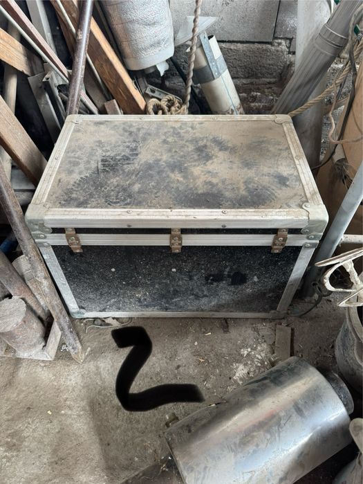 Продам кейсы в хорошом состояние