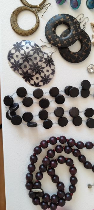 Бижута от различни материали