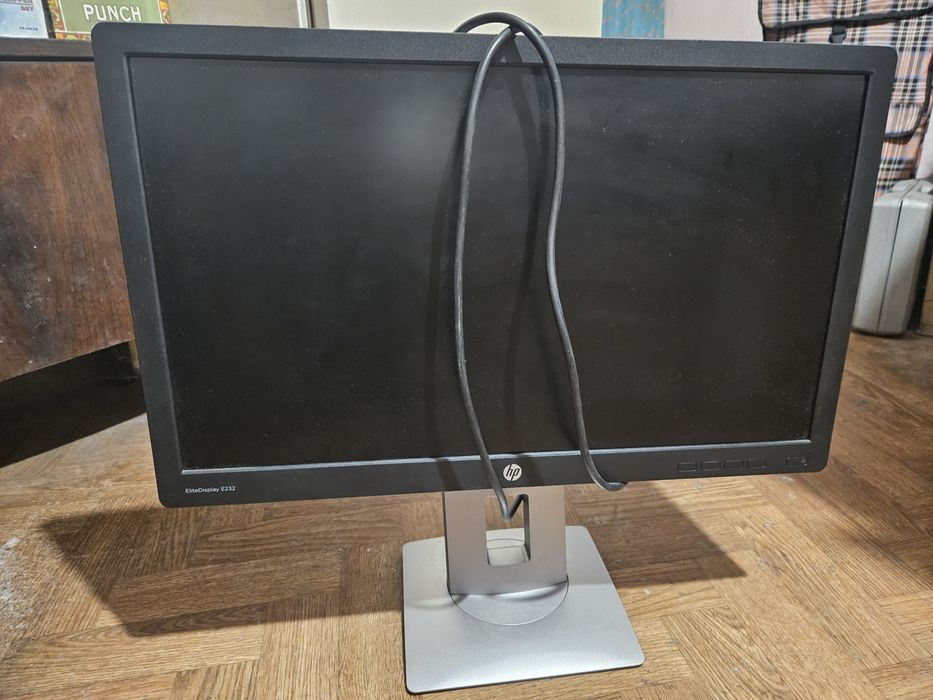 Монитор PC 2 броя Acer и HP