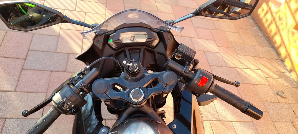 Vând motocicletă Kawasaki Ninja 125 model 2024