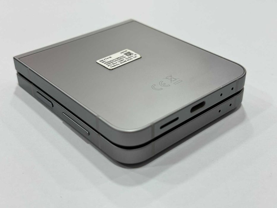 Телефон - Samsung Galaxy Z Flip6 / 256GB