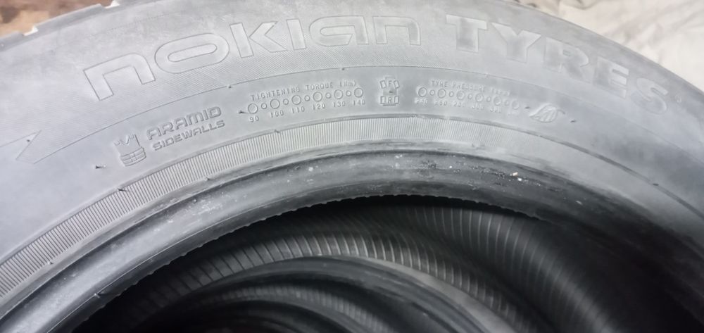 Продам 2 комплекта шин 20