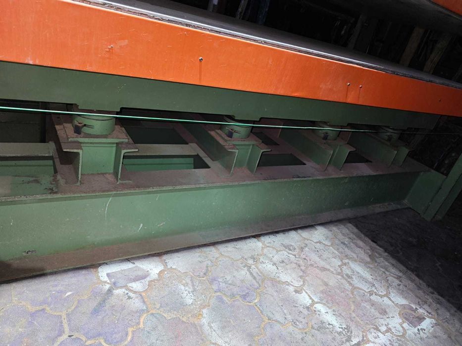 Пресс мебельный горячего прессования 1300на3000(турок)