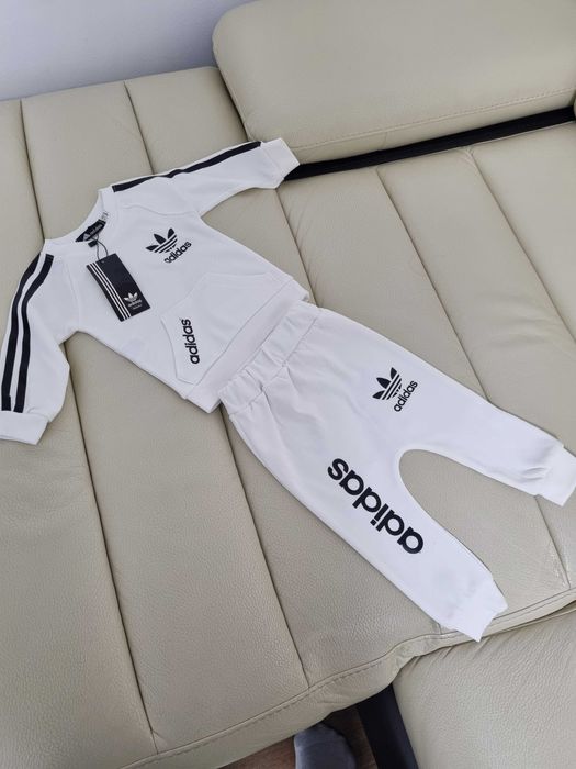 Trening Adidas două piese nou cu etichetă 6-9 luni 68-74 cm