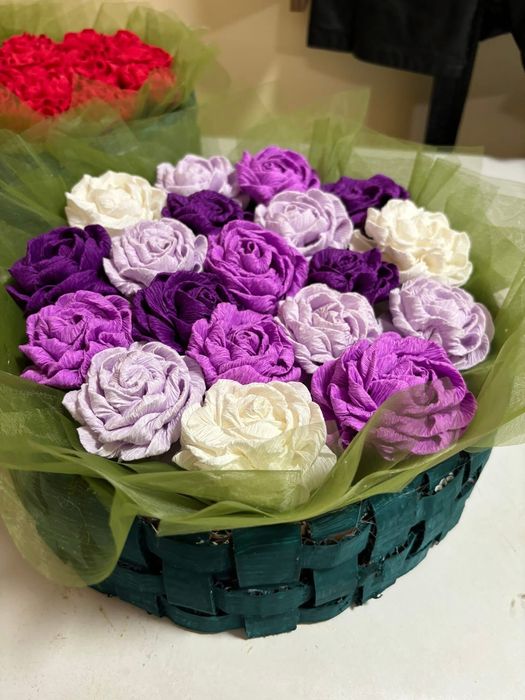 Лалета ,зюмбюли, рози и маргарити от креп хартия