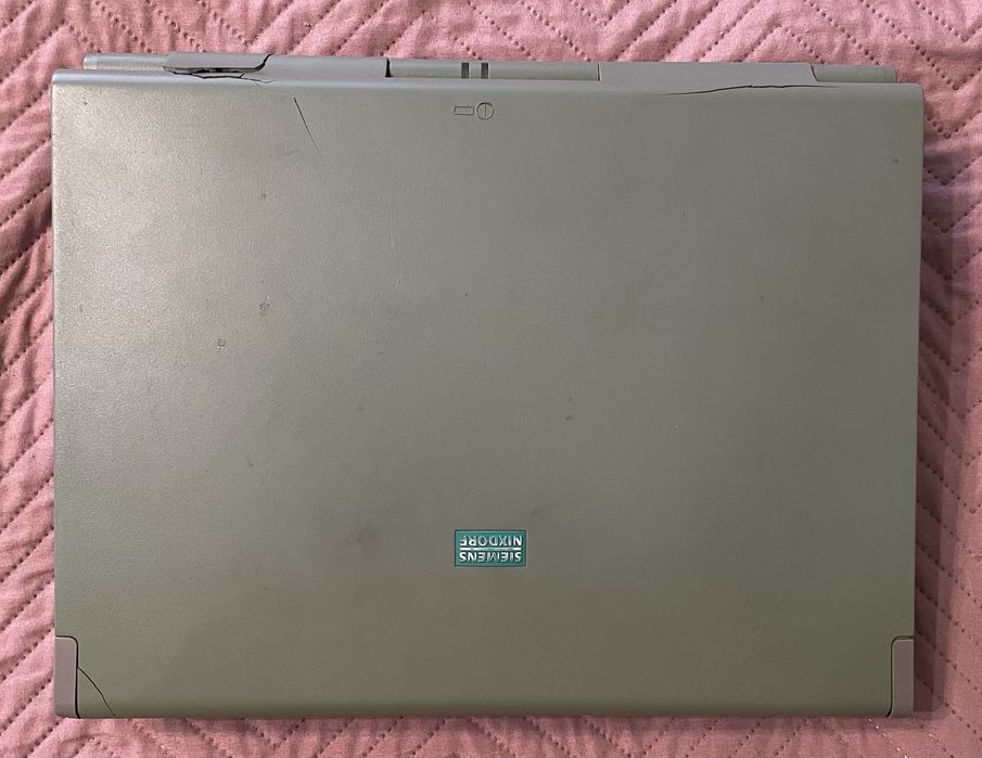 Laptop (Retro) Siemens Nixdorf Scenic Mobile 710 (Defect - pentru colecționari)