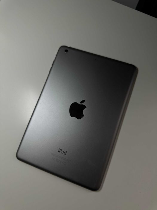 Vând iPad Mini 2 Retina Wi-Fi, 16 GB, Gri Stelar