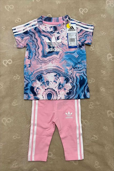 Два детски комплекта Adidas, всеки по 40 лв.
