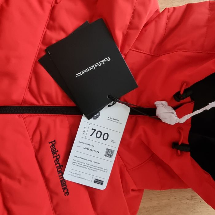 Vand geaca de schi noua, impermeabila.Peak Performance Frost, marime M