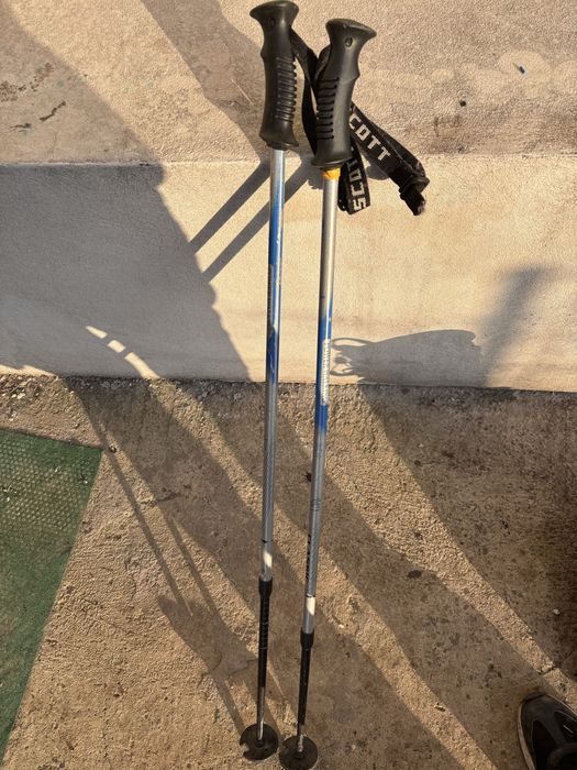 Ски обувки, ски и щеки