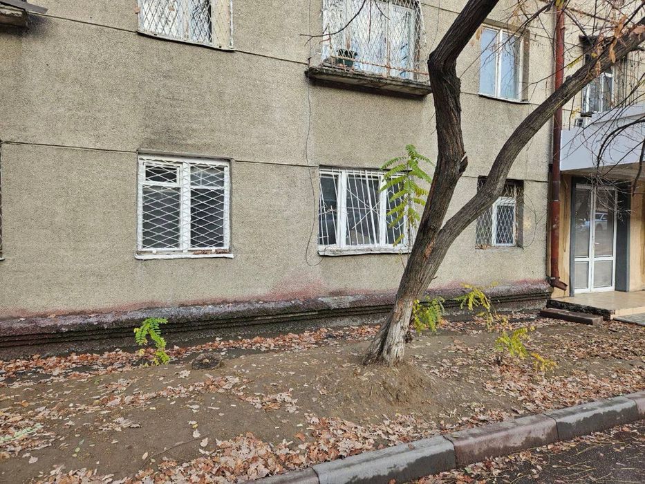 Чиланзар 2 пионерский квартира под офис 27кв.м фасад 6м первая линия