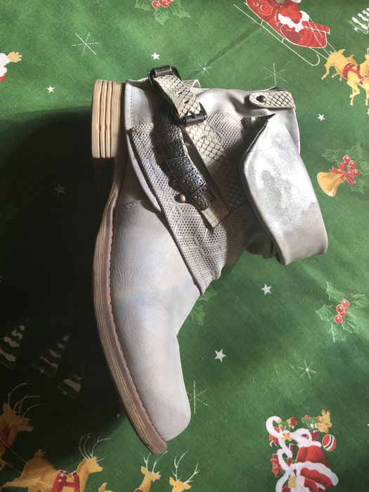 Cizmulițe argintii de primăvara