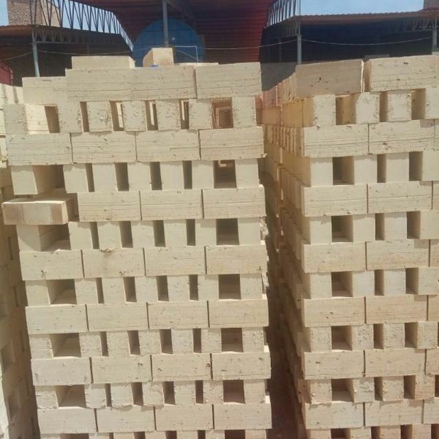 Пишган ва хом гишт Кирпич,