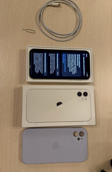 Iphone 11 белый с коробкой чехлом и шнуром