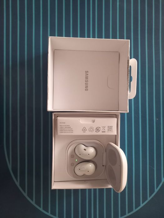 Наушники Buds live