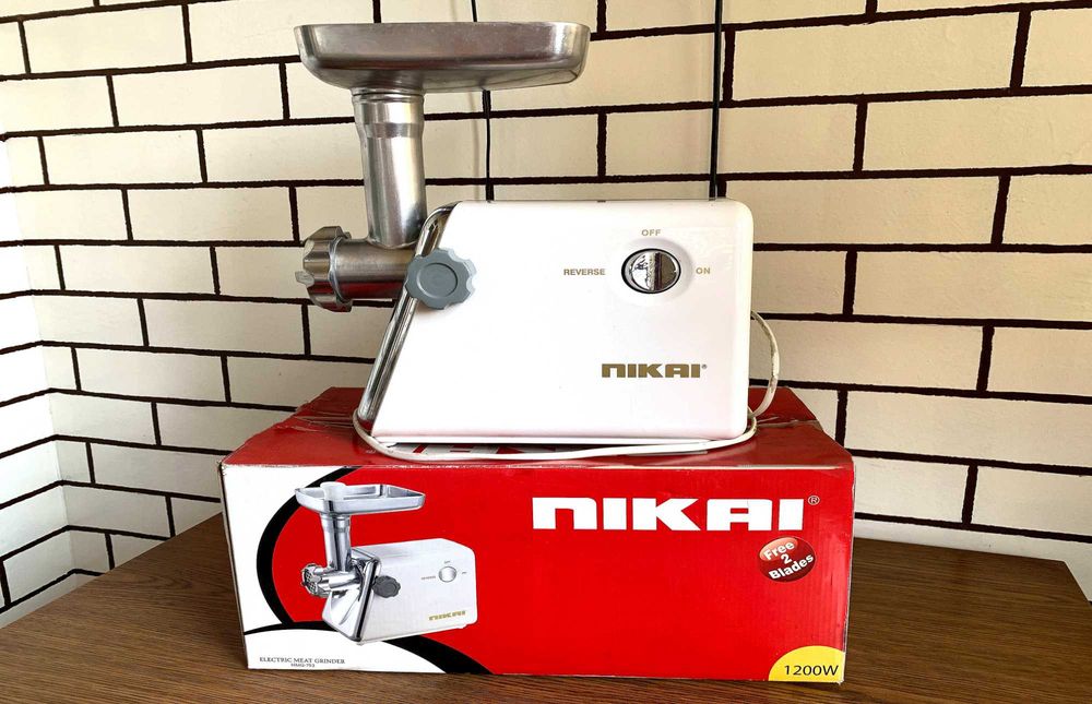 Электрическая мясорубка Nikai NMG-752 с реверсным мотором.
