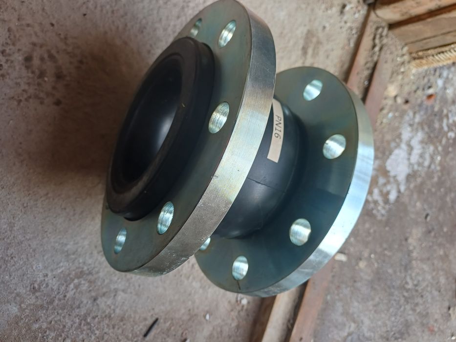 Компенсирующая муфта с флянцами.