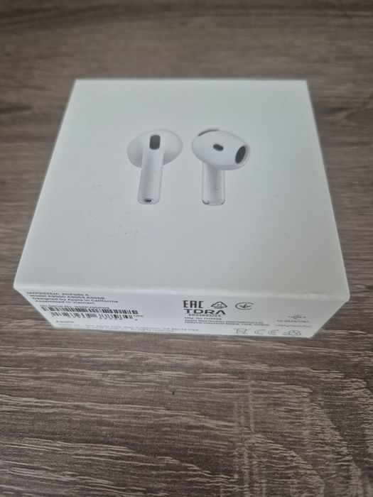 Наушники AirPods 4