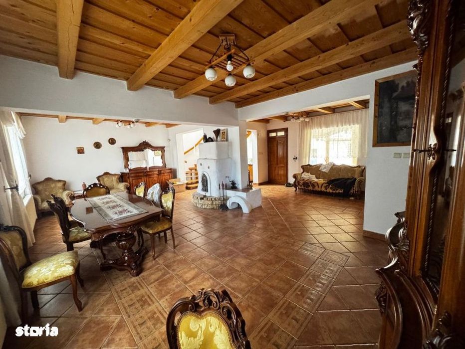 Casa spatioasa cu mansarda  zona Titulescu