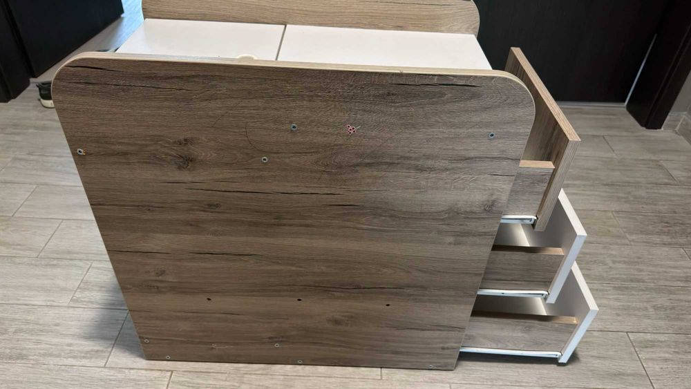 Продавам скрин/шкаф