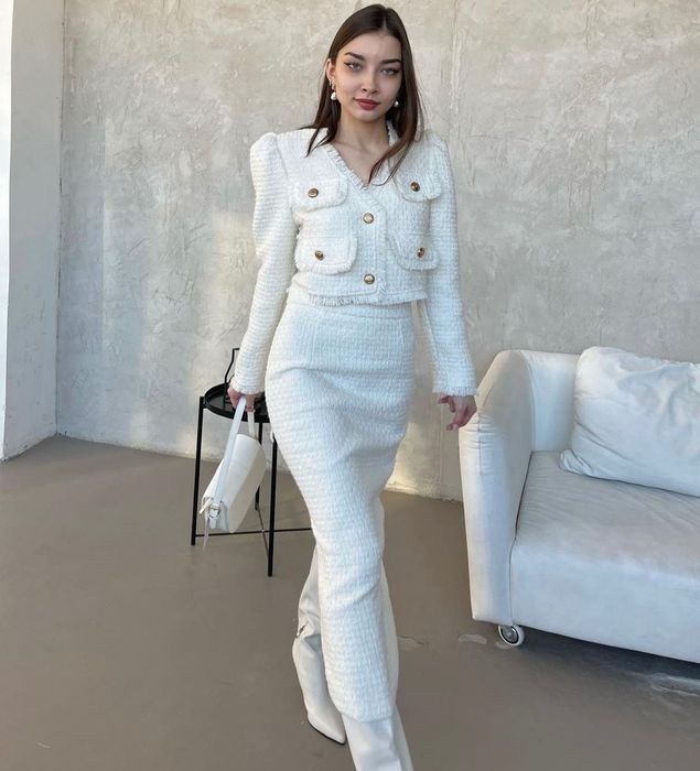 Белый костюм из твида