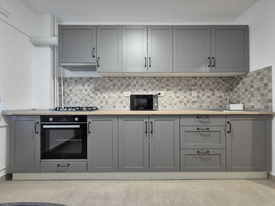 Inchiriez apartament 2 camere, semidecomandat, complet renovat, metrou Pacii