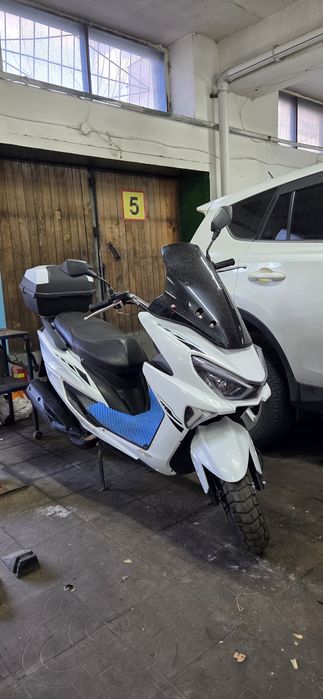 Продам скутер Maxi