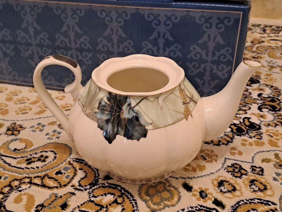 Фарфоровый чайный сервиз