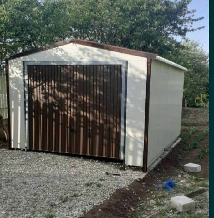 Vând garaje auto din panouri