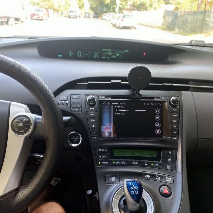 Vând toyota prius