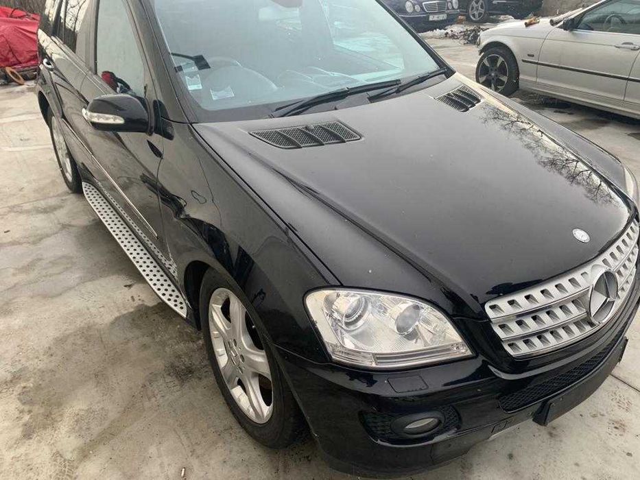 Dezmembrez mercedes ML W164  ml 320/bara fata/far xenon/capota/