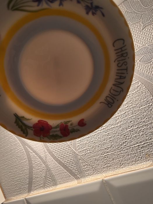 Продам чайный сервиз Cristian DIOR!