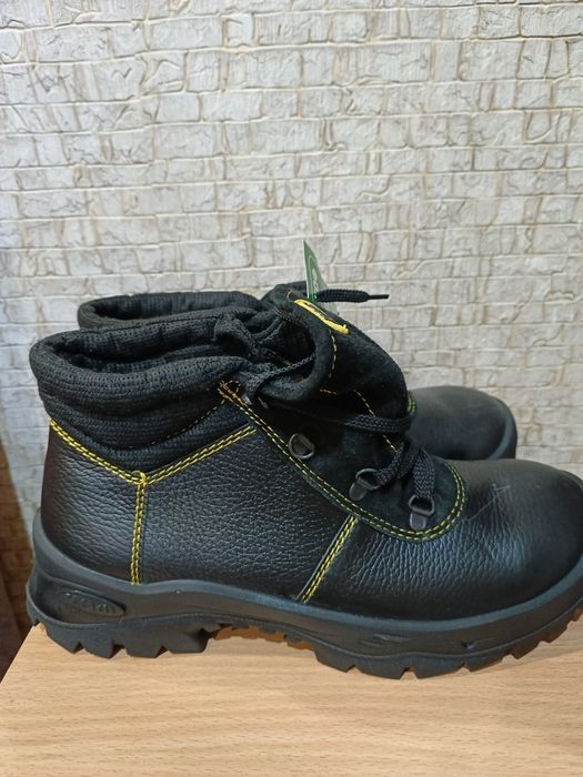 Продам спец обувь