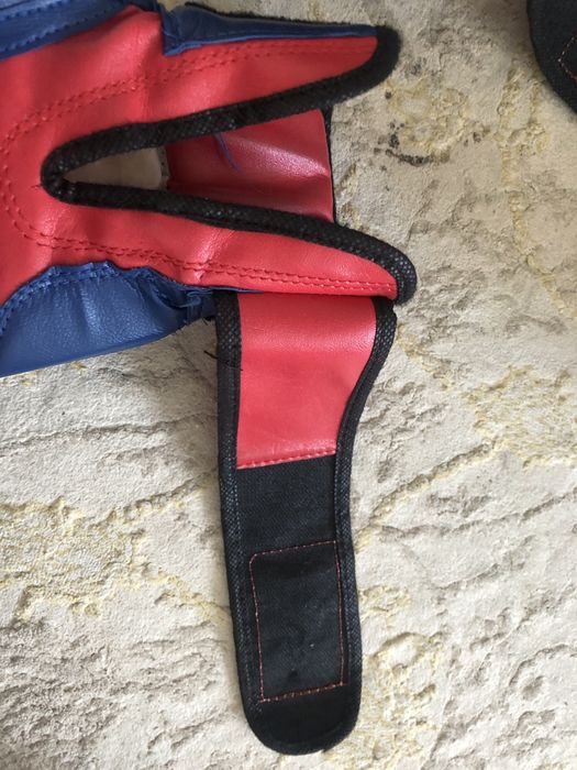 Продам перчатки для бокс