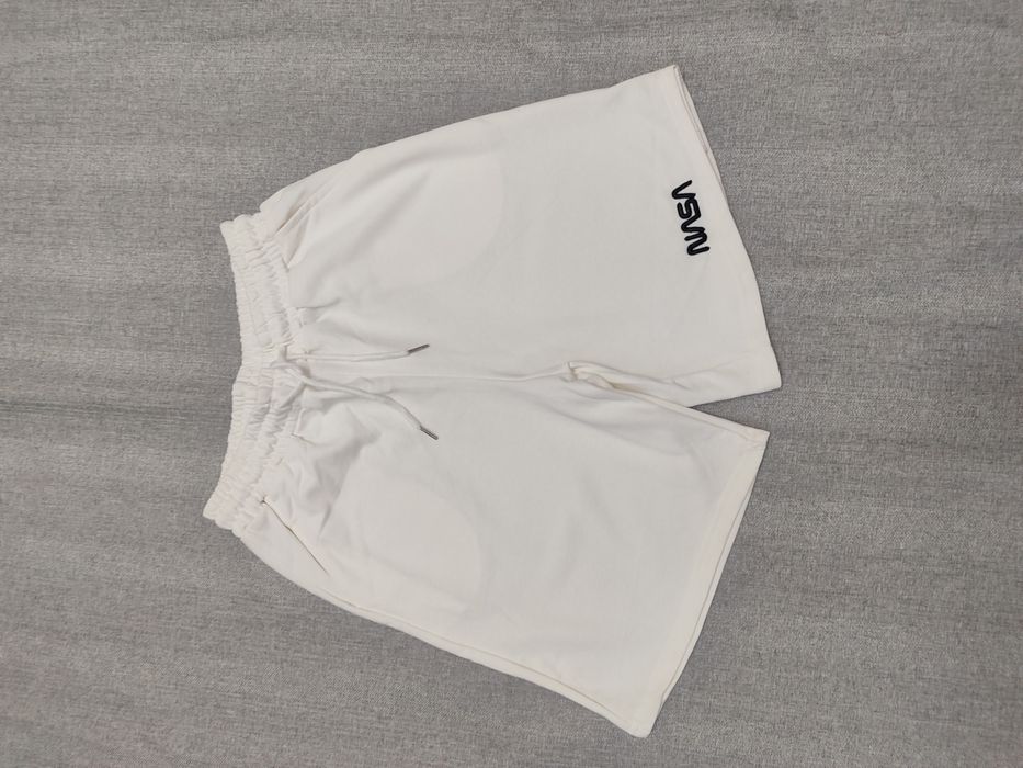 Продаються шорты белые