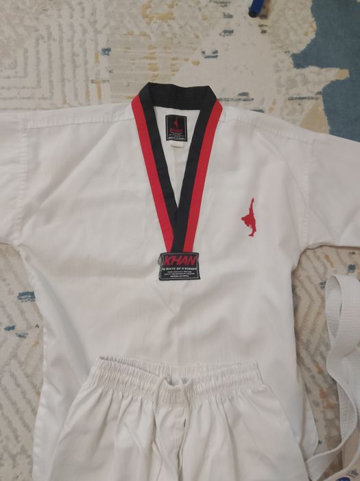 Продам костюмы для спорта