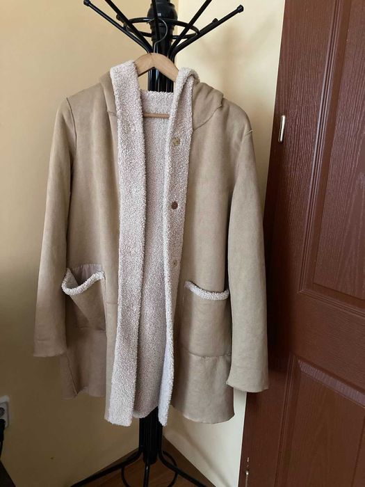 Красиво зимно дамско палто от изкуствен велур, бежово