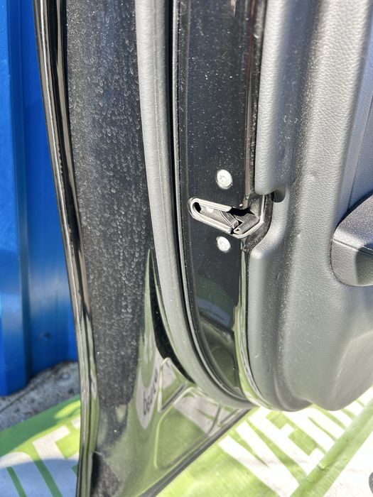 Broască ușă , încuietoare ușă stânga față Mercedes W213