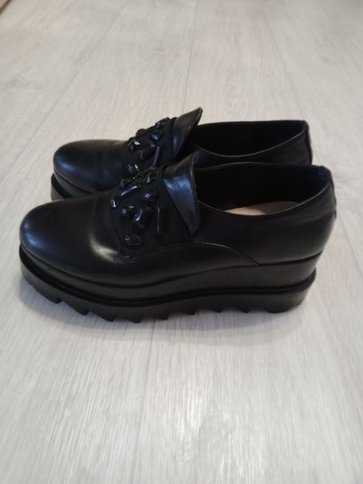 Продаю обувь в отличном состоянии