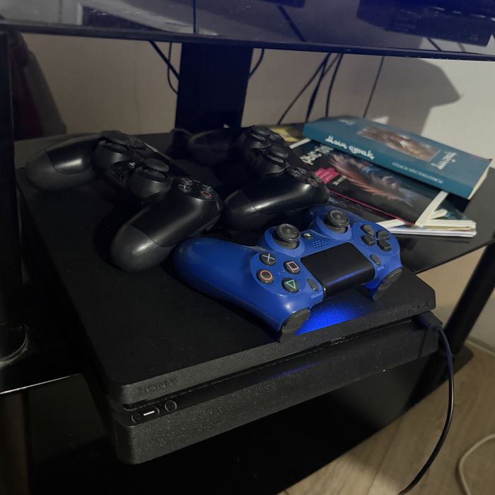 Playstation 4 slim