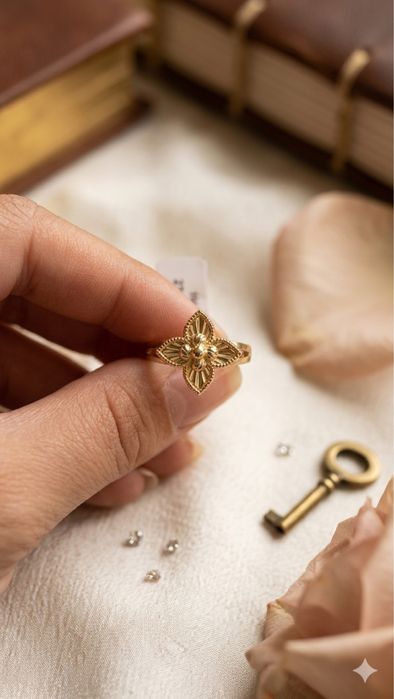 Продается новое кольцо с этикеткой, очень красивое