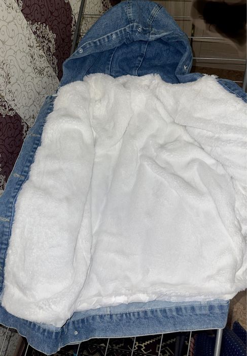 Продам утеплённую джинсовую куртку