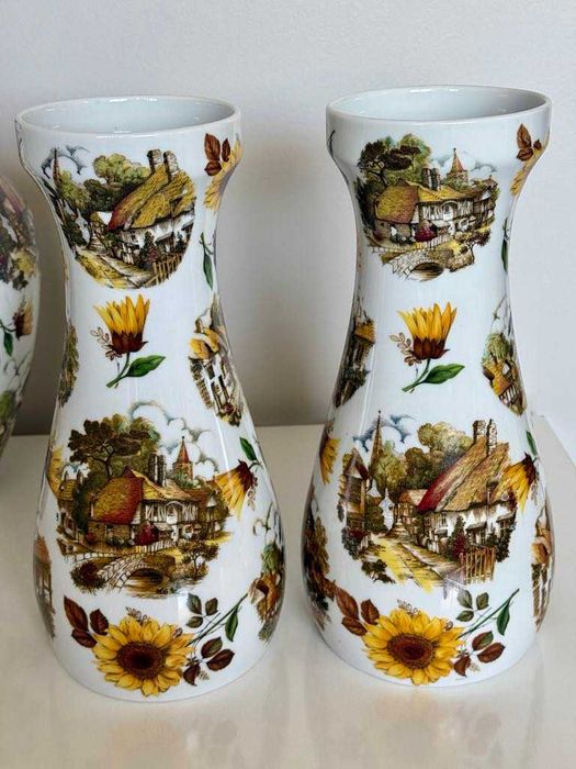 Винтидж сет от три големи порцеланови вази