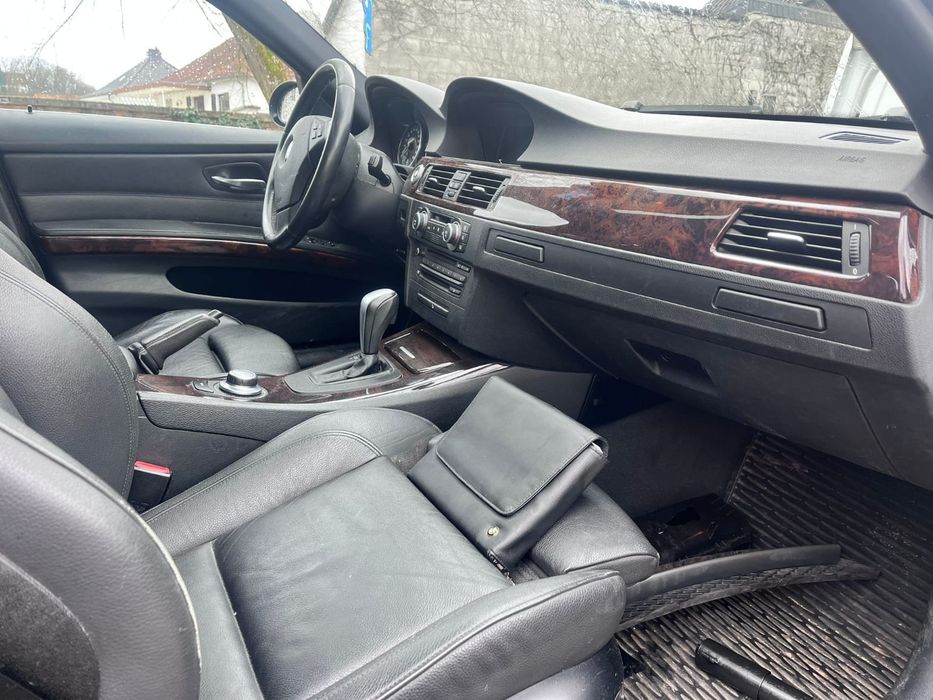 BMW 330xd e90 ușor avariat