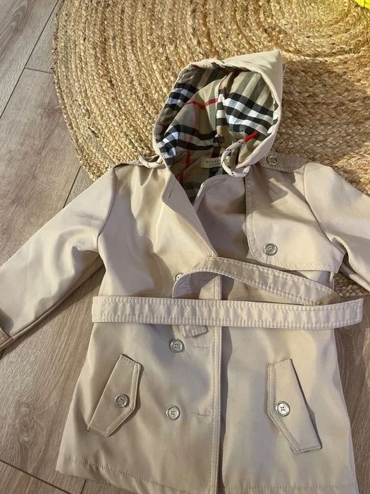 Vand pardesiu Burberry London, copii, 4-5ani, stare foarte buna