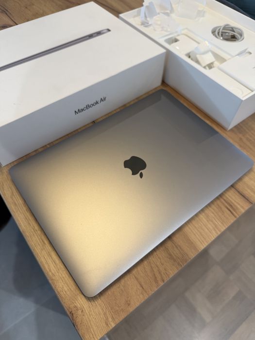 MacBook Air 13” 2020 M1 Chip 8GB RAM 256GB SSD