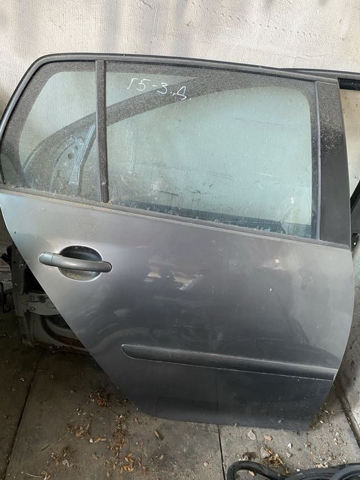 Задна дясна врата голф 5 отлична 2006г