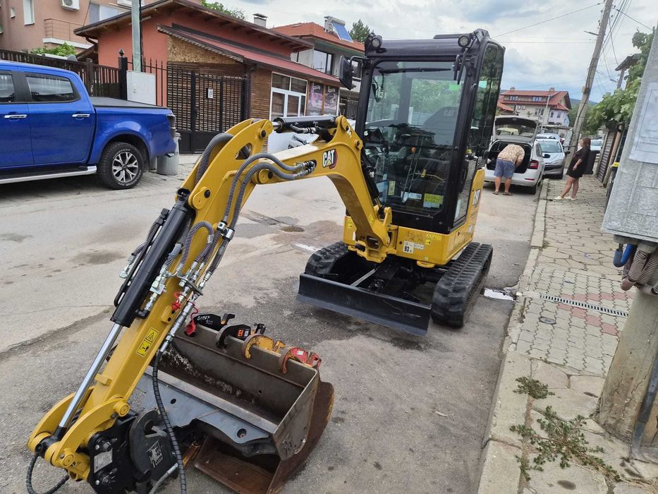 Продавам CAT 302 CR, про. 2022 г., на 29 м/ч