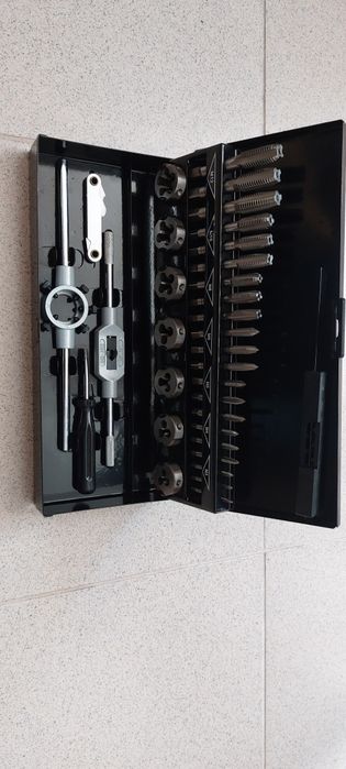 Комплект за накладки,за сваляне и прибиране на спирачни бутала-апарати