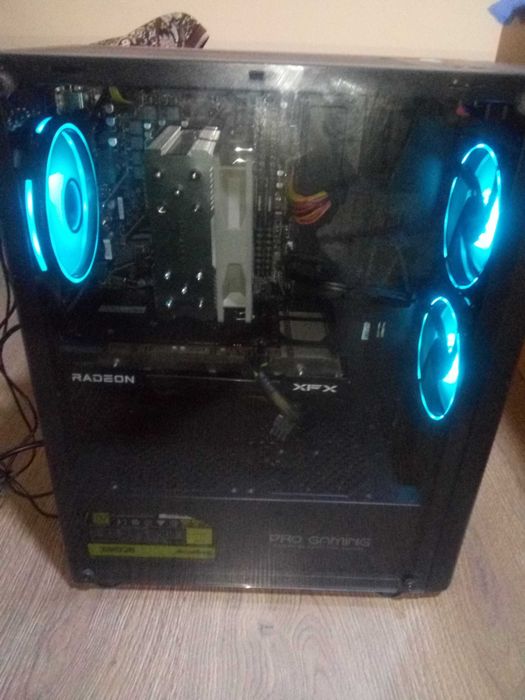 Unitate PC AMD Ryzen 7 3700X 32GB DDR4 3200MHz XFX RX 6600 8GB GDDR6